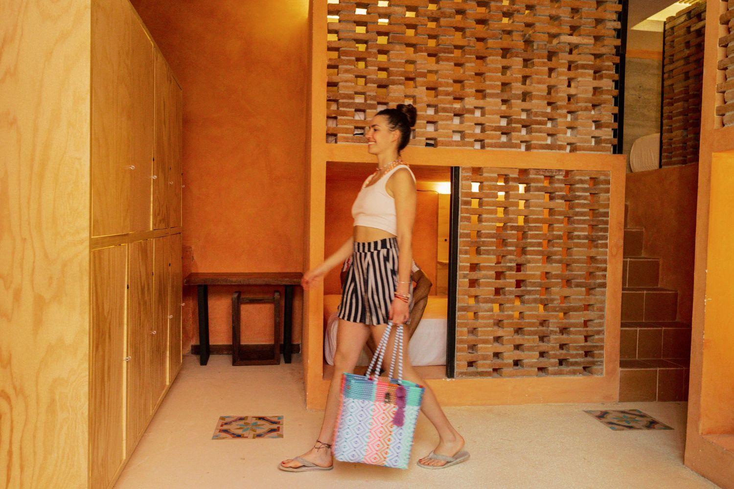 Casa Pepe Hotell Sayulita Exteriör bild A woman wearing a pair of shorts